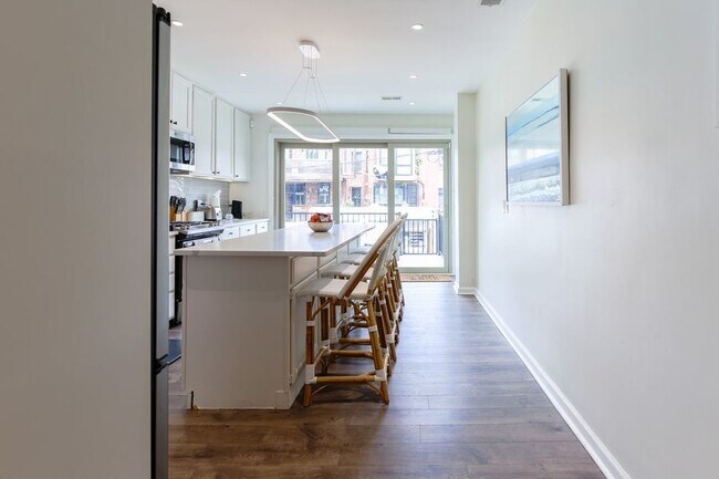 Building Photo - Modern meets character in Bloomingdale! Pr...