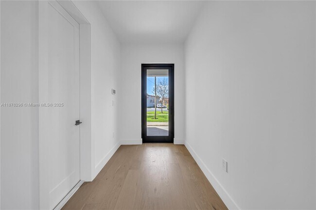 Foto del edificio - 3327 SW 24th St