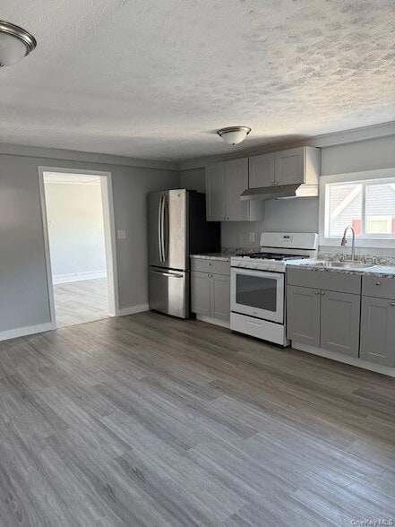 Building Photo - 14 Glass St