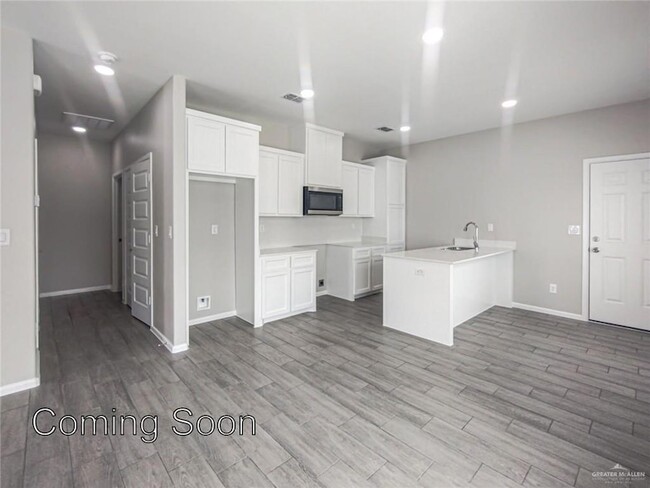 Building Photo - 1409 Shavano Dr