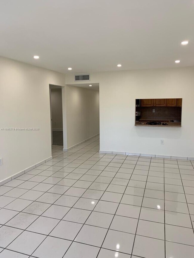 Building Photo - 1555 W 44th Pl