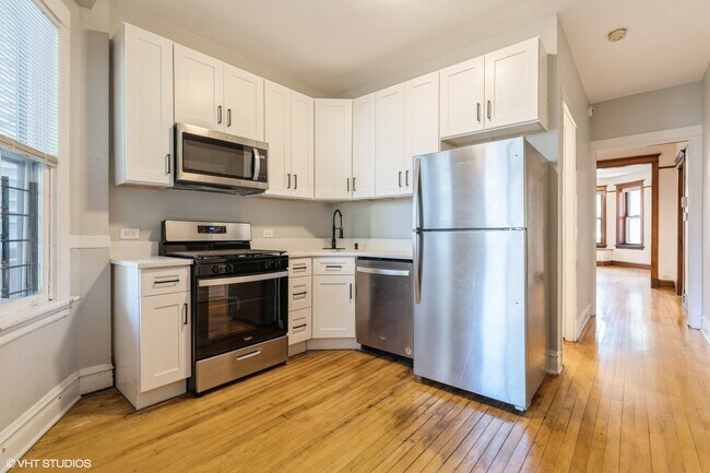 Foto del edificio - 3329 N Kenmore Ave