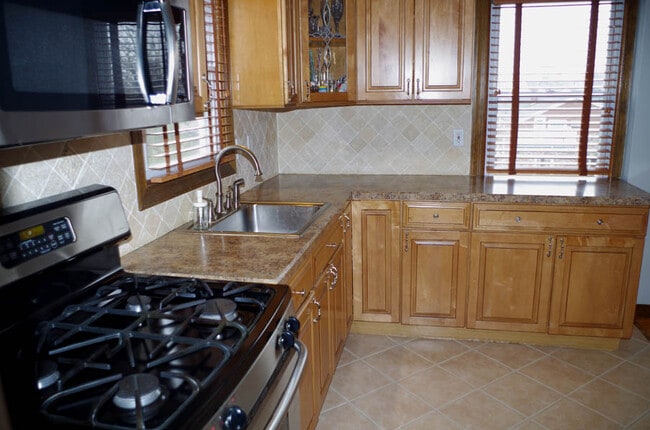 Building Photo - 44 Scoles Ave