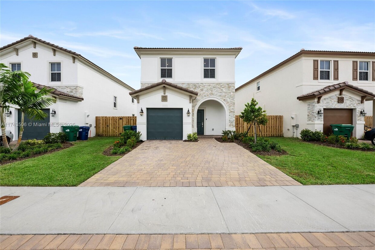 Foto principal - 2346 NW 131st Cir