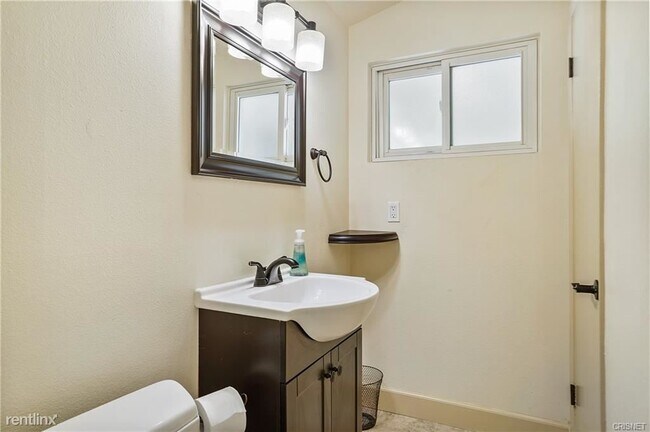 Building Photo - 4 br, 3 bath House - 20601 Aetna St