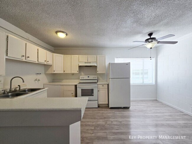 Foto del edificio - 2913 Stewart Ave