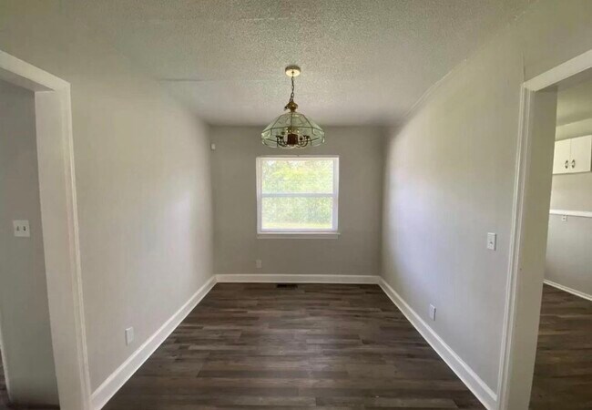 Comedor - 606 N Moore Rd