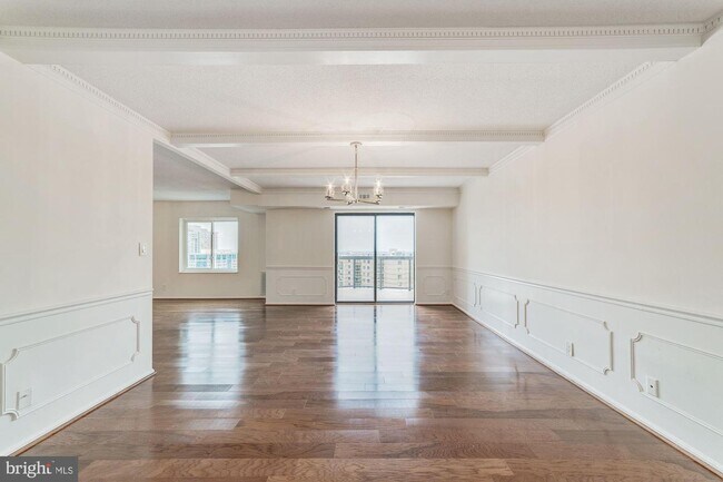 Foto del edificio - 8340 Greensboro Dr