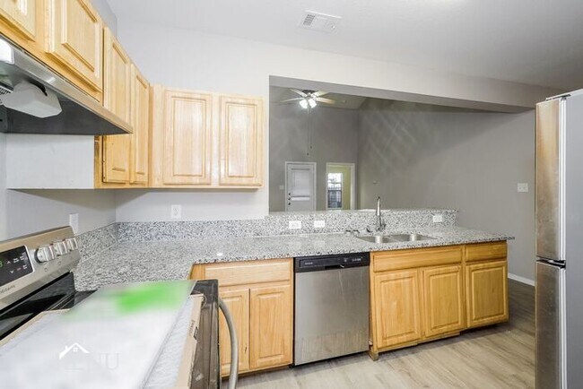 Building Photo - 214 River Rock Dr