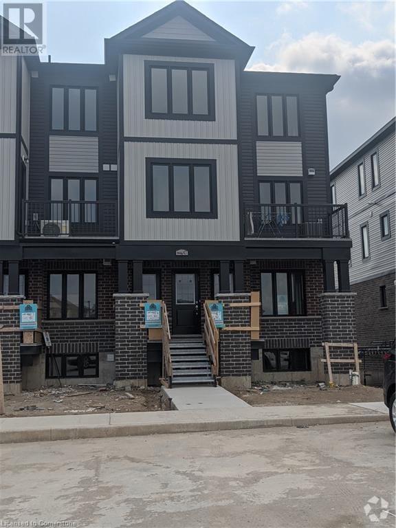 Building Photo - 160 Rochefort St.