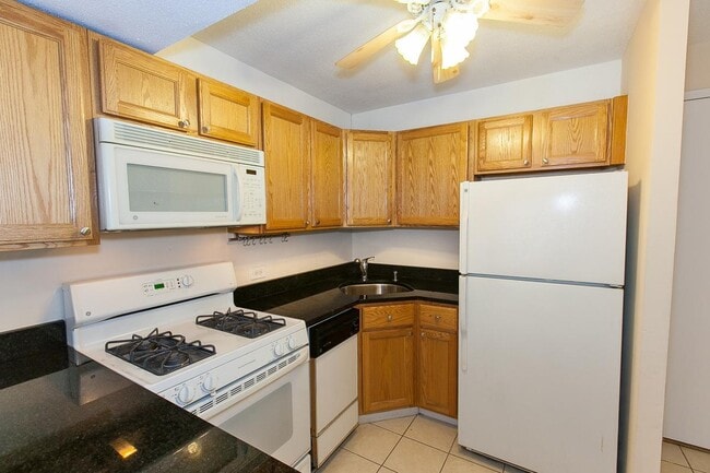 Building Photo - 230 E Ontario St