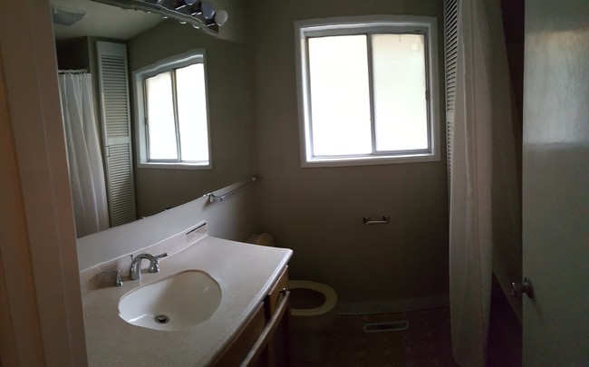 BAÑO - 5955 SW 179th Ave