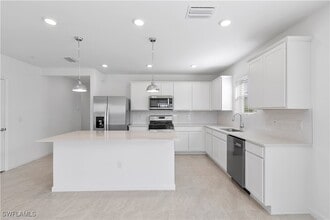 Building Photo - 42392 Cascade Dr