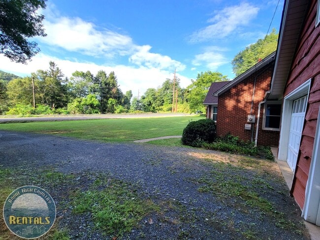 Building Photo - Great 4bd House