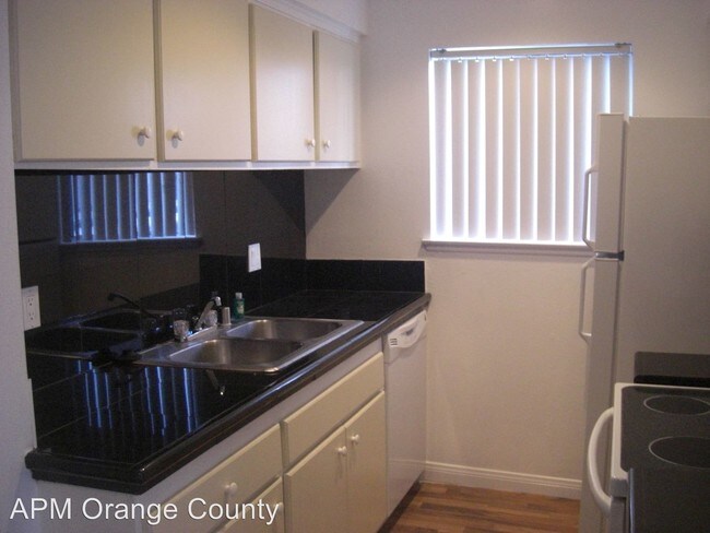Building Photo - 2 br, 1 bath House - 1007 S. MANTLE LN. #D