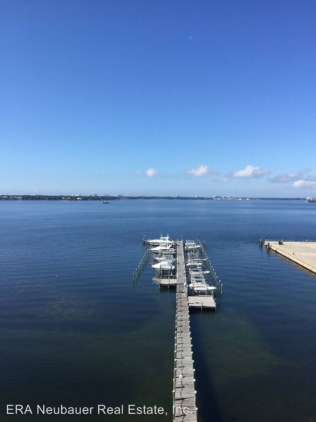 Foto del edificio - 3001 W 10th St