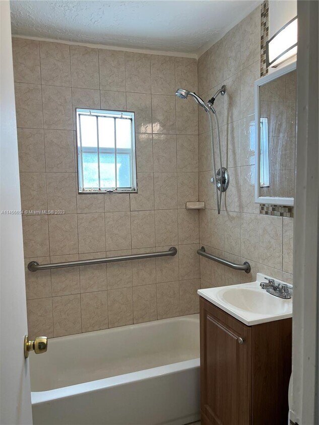 Foto del edificio - 1514 NW 74th St