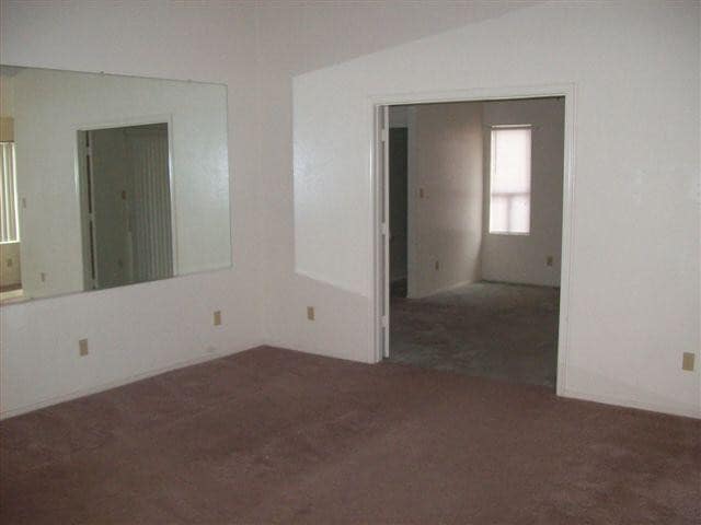Building Photo - 3122 E Topeka Dr
