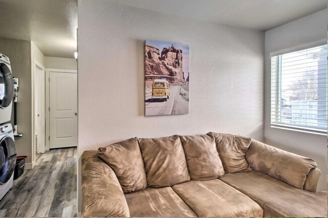 Building Photo - 1110 W Woodland Lake Rd