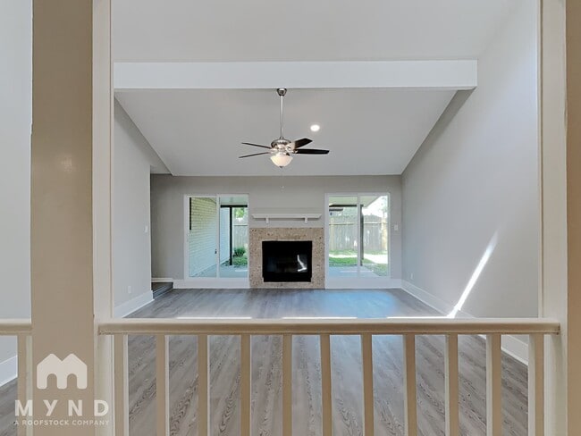 Building Photo - 10631 Plum Lake Dr