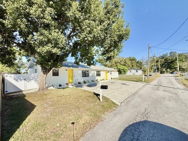 Foto del edificio - 5212 Peach Ave