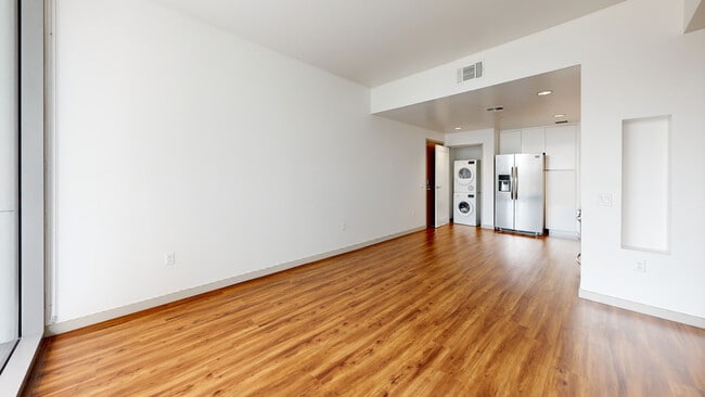 Interior Photo - 3033 Wilshire