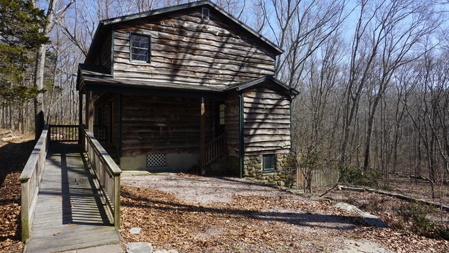 Building Photo - 103 Pequotsepos Rd