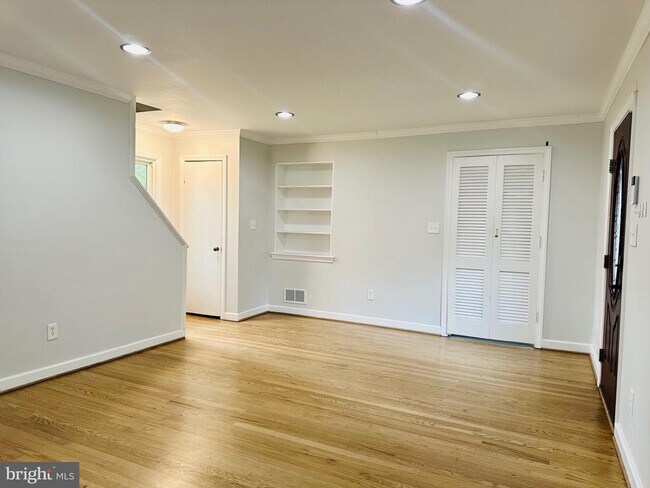 Foto del edificio - 2500 Lake Ave