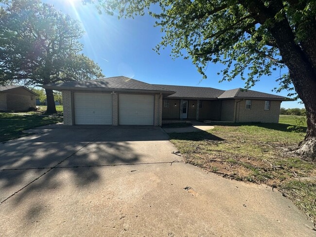 3 Bed, 2.5 Bath, 2 Car Garage on 15 acres - 3 Bed, 2.5 Bath, 2 Car Garage on 15 acres House