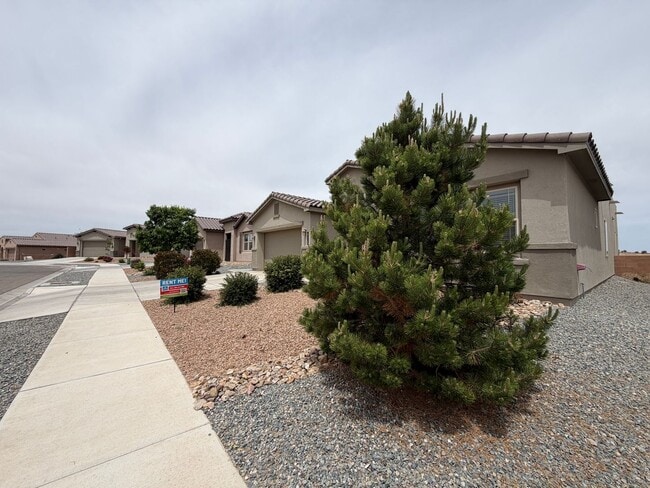 Building Photo - Luxury Single Story 3 Bedroom Plus Office / Sitting Room Recent Construction Available in Exclusi...