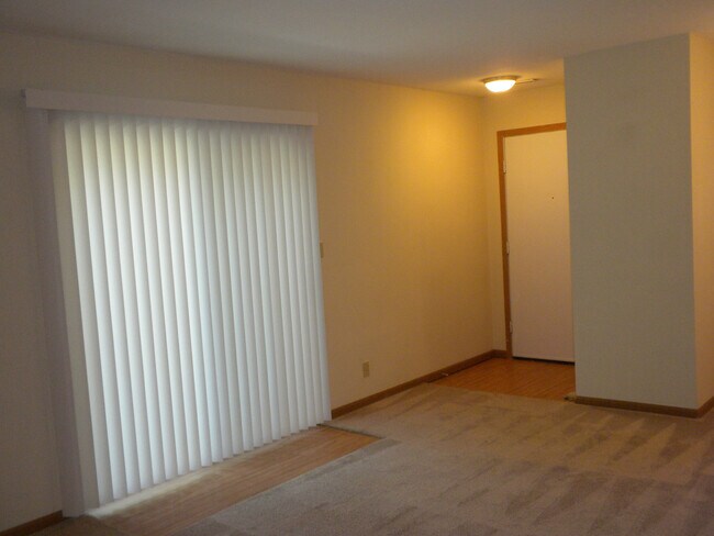 Building Photo - 2 bed, 1 Bath Duplex, West Columbia.