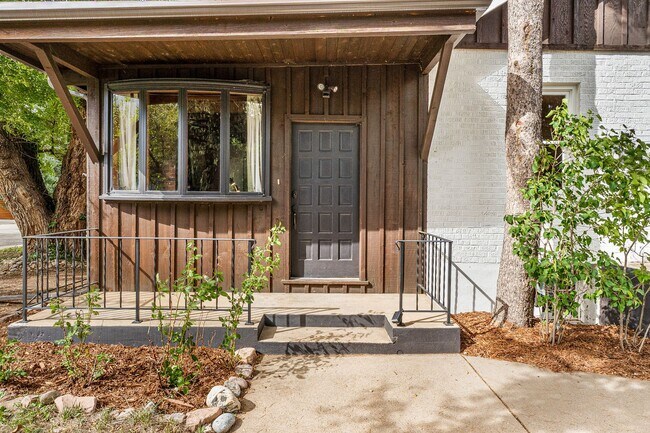 Foto del edificio - Charming Boulder Oasis with Renovated Inte...