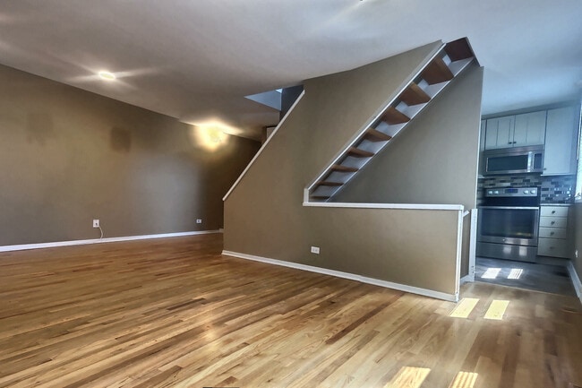 Building Photo - 127 N Francisco Terrace