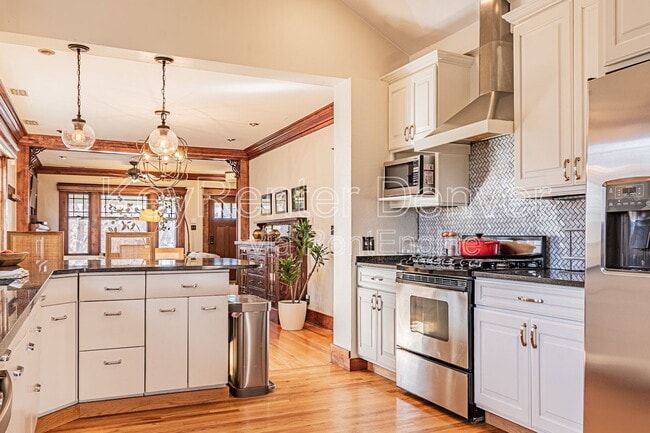 Photo - 740 S Corona St House