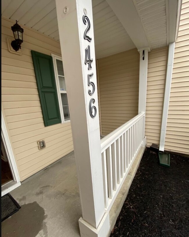 Foto del edificio - 3 bedroom 2.5 bathroom Nashboro Village To...