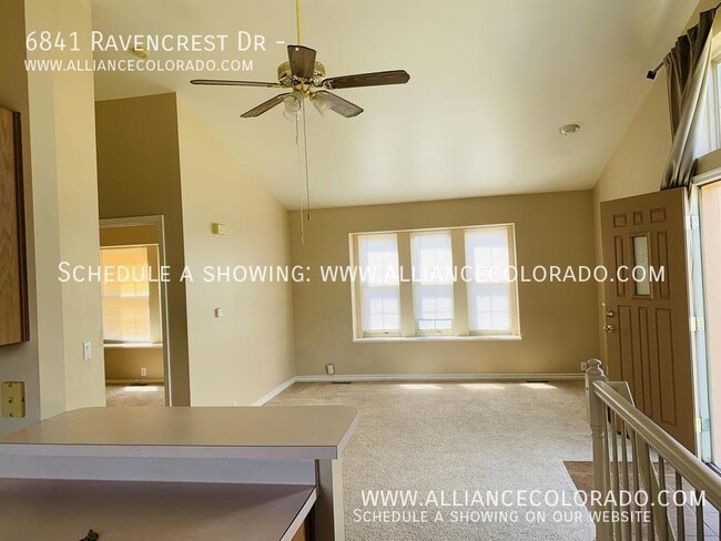 Foto del edificio - 6841 Ravencrest Dr