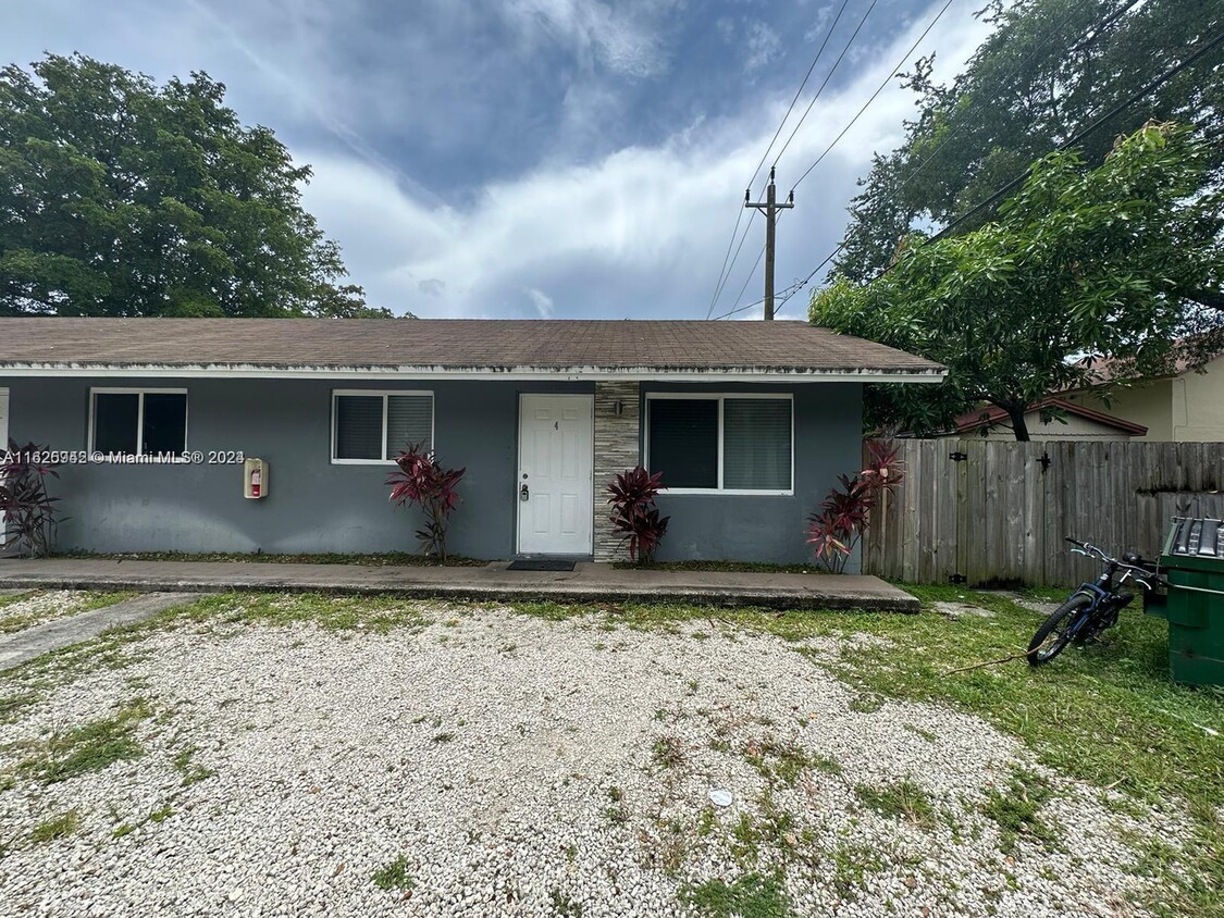 Primary Photo - 647 NW 3rd Ave