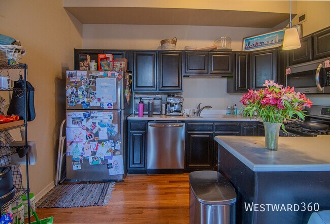 Foto del edificio - 1114 W Hubbard St