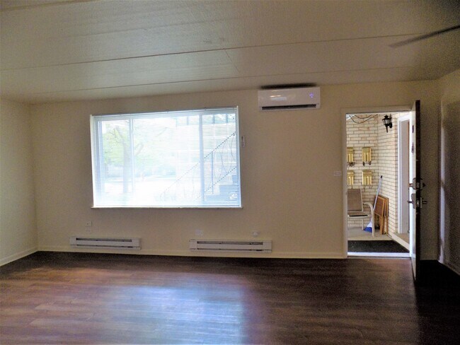 Building Photo - 513 Hyacinth Pl