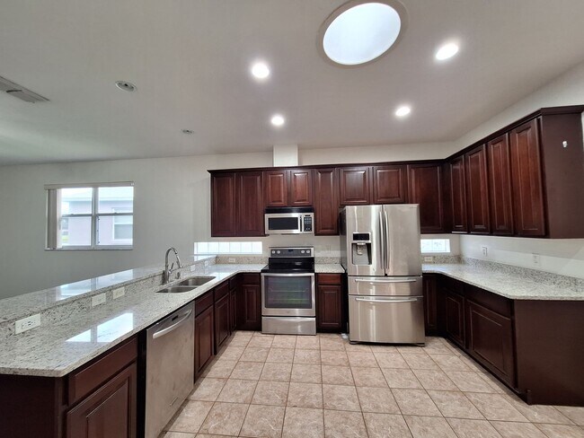 Building Photo - Charming 3-Bedroom Home with Spacious Back...