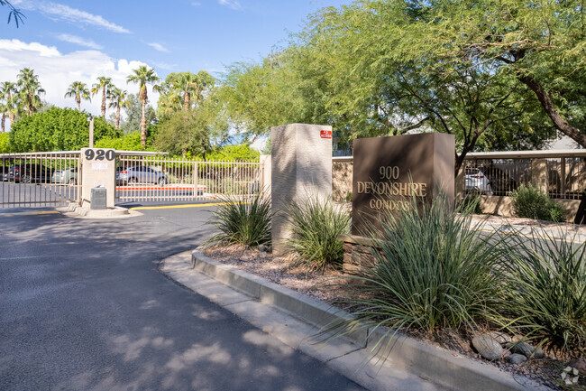 Monument Signage - Devonshire Condominiums