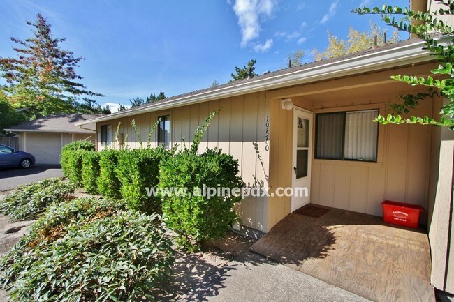 Building Photo - Rock creek apartment - garage yard