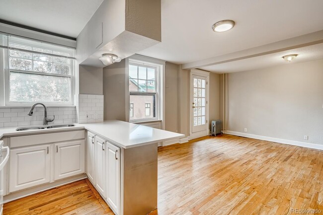 Building Photo - 215 E 11th Ave