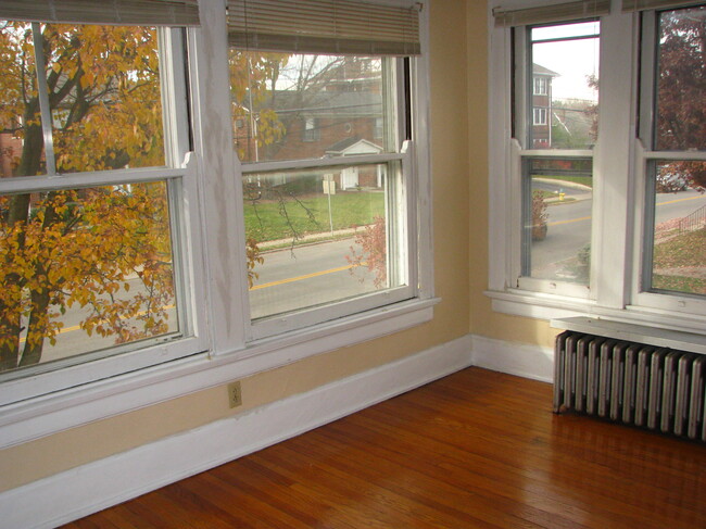 solarium/home office - 742 S Ft Thomas Ave