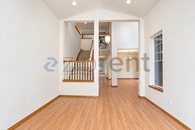 Building Photo - Unit N/A