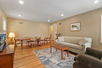 Building Photo - 3964 Grandview Ave