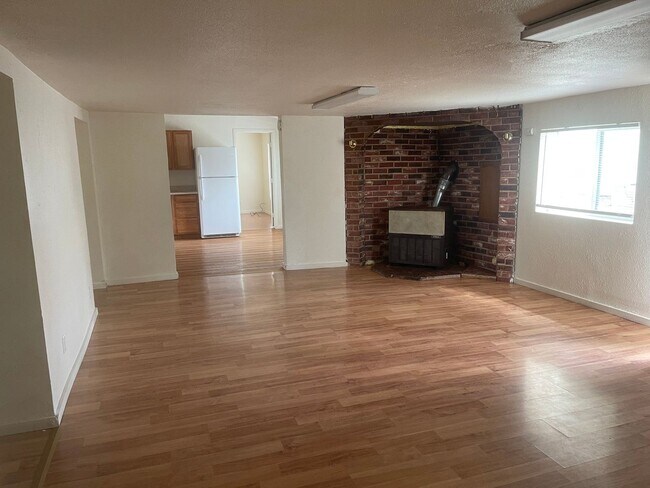 Foto del edificio - Large downstairs 4 Bedroom apartment in Winston
