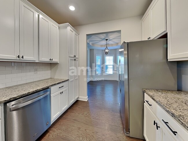 Building Photo - 102 White Ash Ln