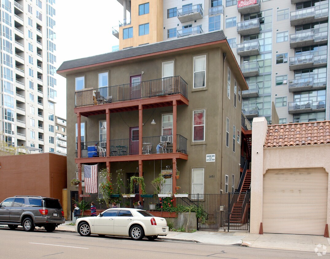 Primary Photo - 1451 State St