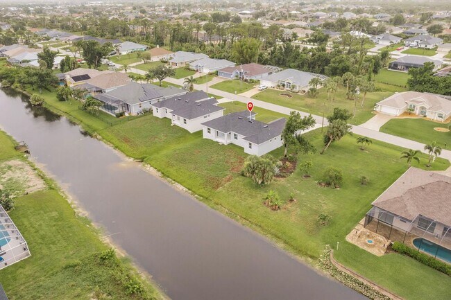 Foto del edificio - 236 Long Meadow Ln S